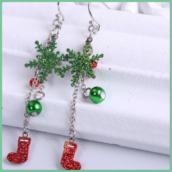NEW Sparkling Dangle Red & Green Snowflake Whimsical Earrings - Picture 8 of 11